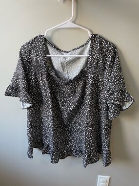 Black & White Floral Ruffle Sleeve Women's Top